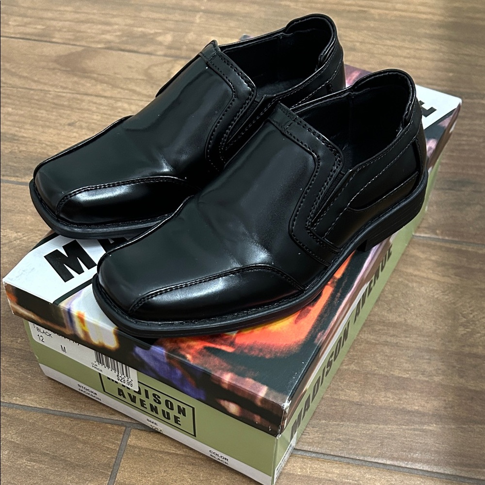 Madison Avenue Boys Black Dress Shoes Size 12